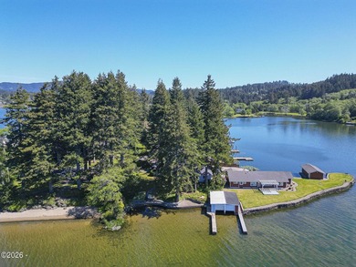 First time on the market, and worth the wait. This single-level - photo 45