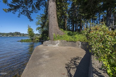 First time on the market, and worth the wait. This single-level - photo 47