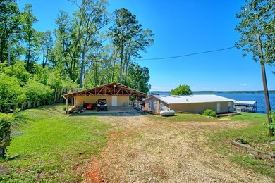 Stunning waterfront retreat on Toledo Bend Lake with - photo 2