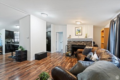 HUGE PRICE IMPROVEMENT!! This updated 3 bed/2 bath home offers a - photo 5