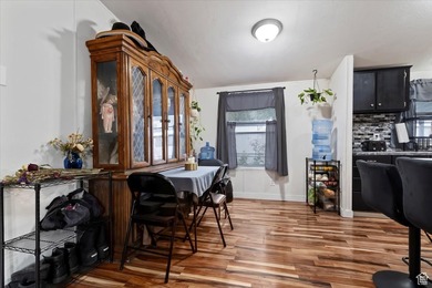 HUGE PRICE IMPROVEMENT!! This updated 3 bed/2 bath home offers a - photo 6
