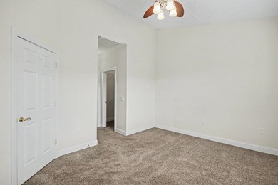 Spacious and well-appointed 3-bedroom, 2-bathroom second-floor - photo 25