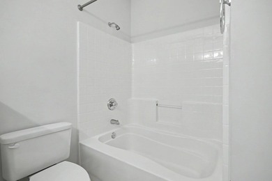 Spacious and well-appointed 3-bedroom, 2-bathroom second-floor - photo 29