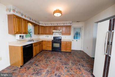 Spacious and inviting, this oversized Cape Cod offers 1900 - photo 9