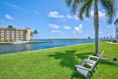 Enjoy spectacular intracoastal water views! This Beautifully - photo 1