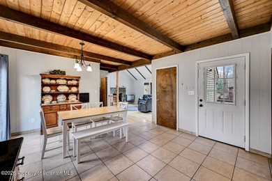 Welcome to this beautifully updated four-bedroom, three-bathroom - photo 19