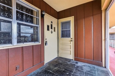 First Floor Corner Unit in Small Complex on Cul-de-Sac - photo 4