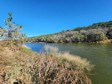 Lake Home For Sale in Rainbow, Texas