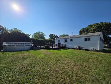 DON'T MISS THIS AFFORDABLE 3-BEDROOM RANCH! Offering Convenient - photo 3
