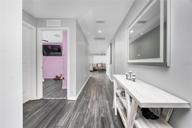 Discover Comfort & Convenience in the Heart of Port Charlotte! - photo 4