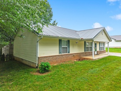 Welcome home to this spacious 4-bedroom, 2-bath ranch offering - photo 5