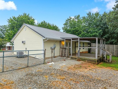 Welcome home to this spacious 4-bedroom, 2-bath ranch offering - photo 7