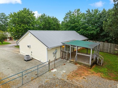 Welcome home to this spacious 4-bedroom, 2-bath ranch offering - photo 8