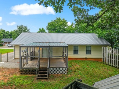 Welcome home to this spacious 4-bedroom, 2-bath ranch offering - photo 9