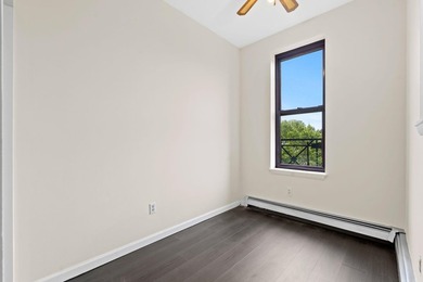 Welcome to this lovely, updated 2-bedroom, 1-bathroom condo - photo 11