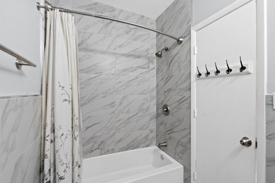 Welcome to this lovely, updated 2-bedroom, 1-bathroom condo - photo 12