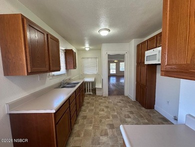 Great central down town location. Walk to shopping and schools - photo 12
