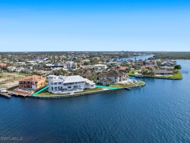 Caloosahatchee River Home For Sale in Fort Myers Florida