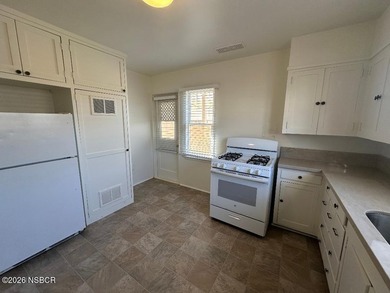 Great central down town location. Walk to shopping and schools - photo 25