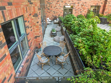 Welcome to Liberty Pointe, where urban elegance meets modern - photo 3
