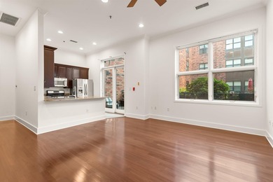 Welcome to Liberty Pointe, where urban elegance meets modern - photo 4