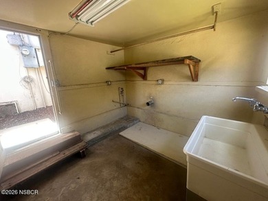 Great central down town location. Walk to shopping and schools - photo 34
