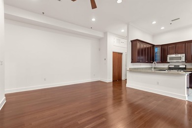 Welcome to Liberty Pointe, where urban elegance meets modern - photo 7
