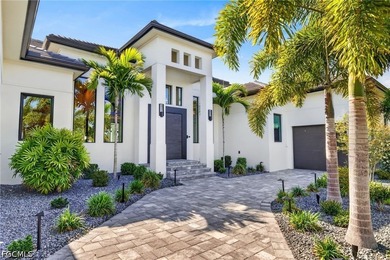 Experience the pinnacle of ultra-luxury living in this - photo 3