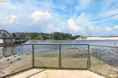 Perched on the third floor, this immaculate 2-bedroom, 2-bath - photo 14