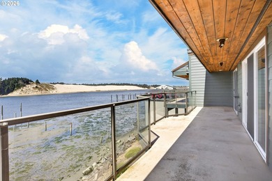 Perched on the third floor, this immaculate 2-bedroom, 2-bath - photo 25