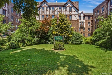 Welcome to The Towers at Beechhurst! Step into a piece of - photo 1