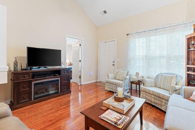 Delightful MOVE-IN READY end unit located in the highly - photo 4