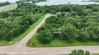 Presented by Harrill Construction, this well-designed custom - photo 11