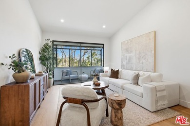 Extensively renovated, top-floor penthouse offering 2 bedrooms - photo 14