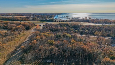 Presented by Harrill Construction, this well-designed custom - photo 16