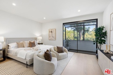 Extensively renovated, top-floor penthouse offering 2 bedrooms - photo 21