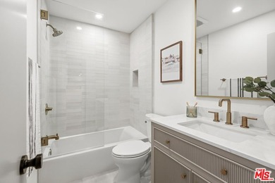 Extensively renovated, top-floor penthouse offering 2 bedrooms - photo 34