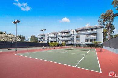 Extensively renovated, top-floor penthouse offering 2 bedrooms - photo 42