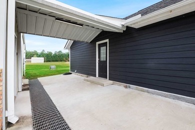 Ladies and Gentleman! This property has amenities for the both - photo 3