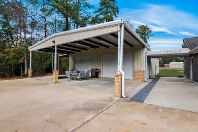 Ladies and Gentleman! This property has amenities for the both - photo 4