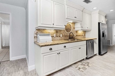 Ladies and Gentleman! This property has amenities for the both - photo 6