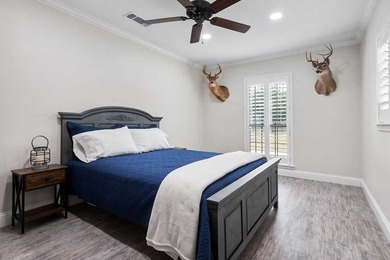 Ladies and Gentleman! This property has amenities for the both - photo 10