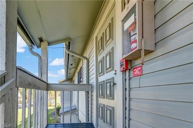 Welcome to Foxmoor Condominium! this 2/2 Condo is TURNKEY & - photo 9
