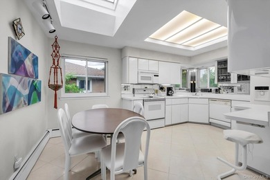 Great Opportunity to Own a Spacious 6 Bedroom, 3 Bath Hi Ranch - photo 4