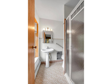 Great Opportunity to Own a Spacious 6 Bedroom, 3 Bath Hi Ranch - photo 7