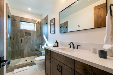 Fairway Views. Mountain Luxury. Move-In Ready. Perfectly - photo 12