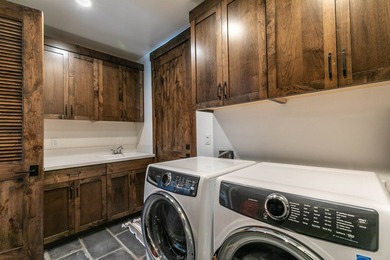 Fairway Views. Mountain Luxury. Move-In Ready. Perfectly - photo 13