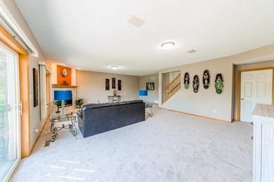 Rare end unit with charming views from every room. Private Cul - photo 18