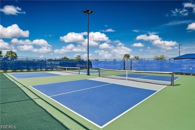 IMMEDIATE MOVE-IN LAKEFRONT OPPORTUNITY WITH PREMIUM UPGRADES - photo 31