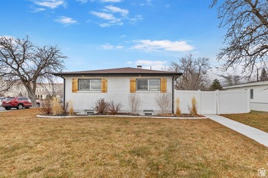 Updated in 2021duplex with current renters. Basement will be - photo 31